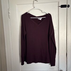 Athleta maroon vneck, medium